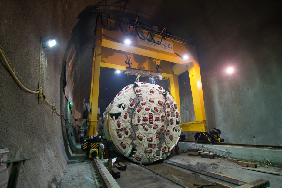 Erste Tunnelbohrmaschine beim BBT in Österreich